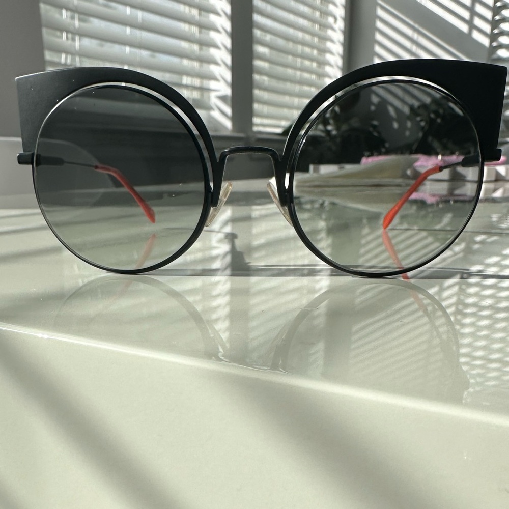 Fendi Roma Sunglasses - Picture 4 of 5
